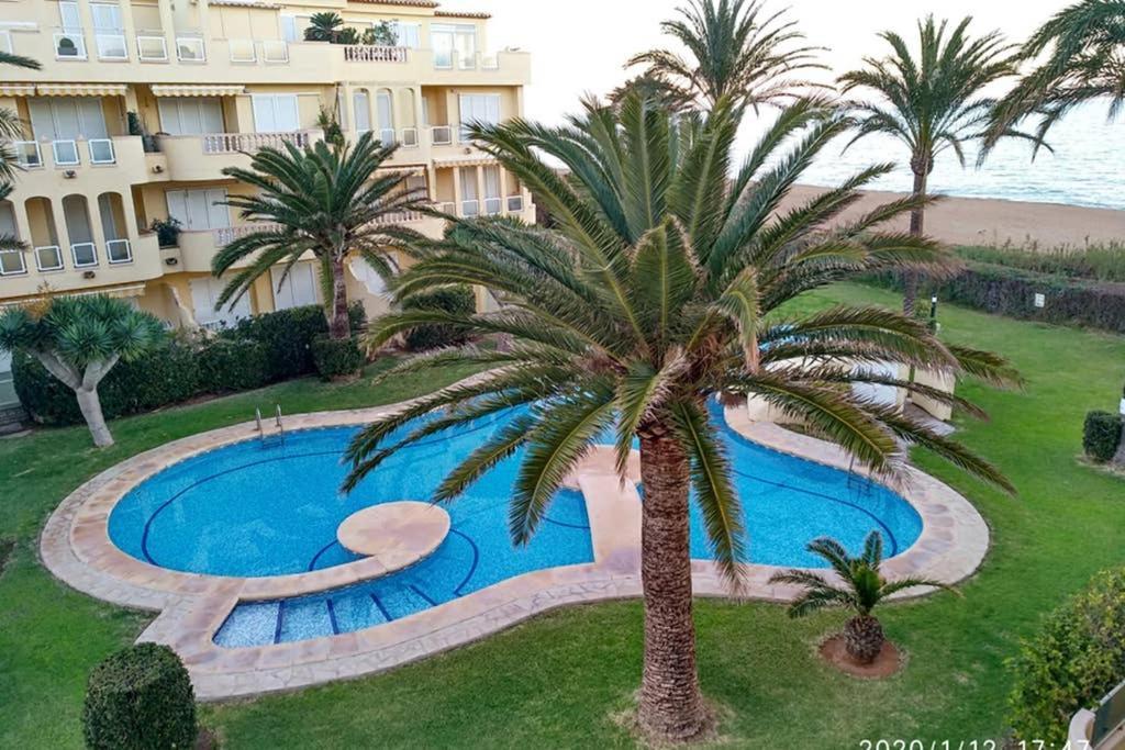 Estupendo Apartamento En Primera Linea De Playa Y Con Vistas Al Mar Denia Εξωτερικό φωτογραφία