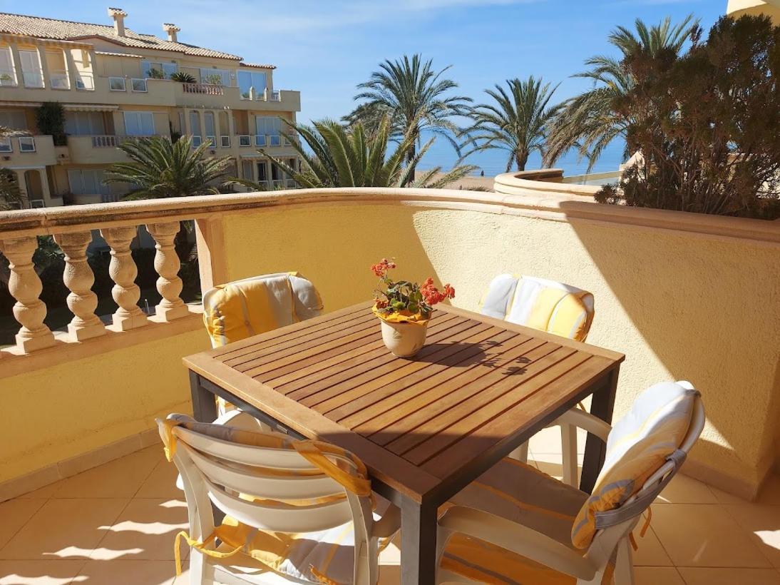 Estupendo Apartamento En Primera Linea De Playa Y Con Vistas Al Mar Denia Εξωτερικό φωτογραφία
