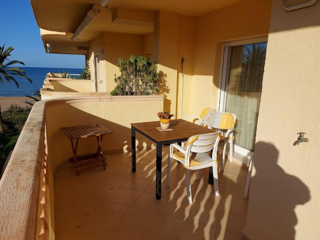 Estupendo Apartamento En Primera Linea De Playa Y Con Vistas Al Mar Denia Εξωτερικό φωτογραφία